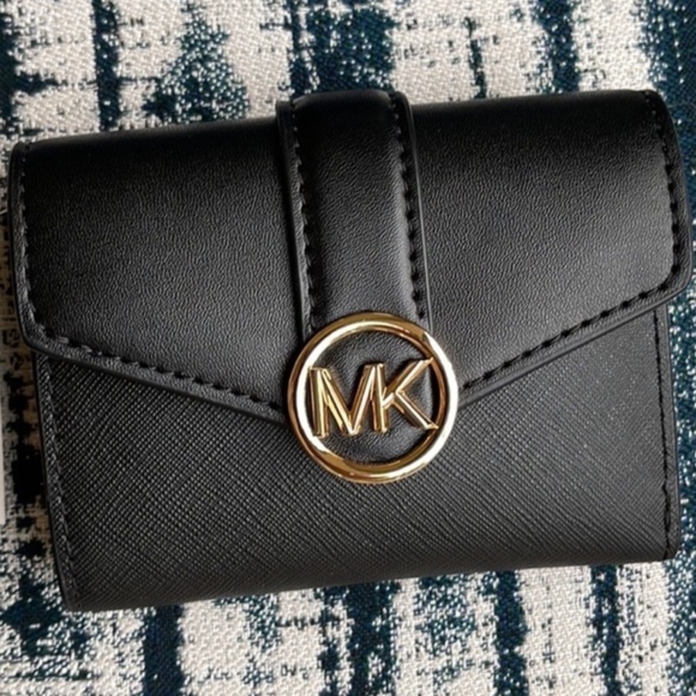 MICHAEL KORS CARMEN MEDIUM LOGO AND FAUX LEATHER WALLET BLACK 

NWT